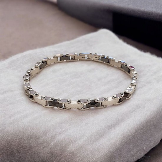 Βραχιόλι χειροπέδα από ατσάλι 316L σε χρώμα ασημένιο και μαύρο διπλής όψης