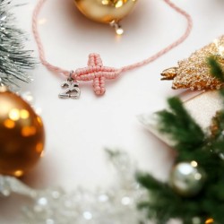 Diaxeirinis Βραχιόλι γούρι σταυρός σε χρώμα ροζ με πλέξη μακραμέ & γουράκι  "25"