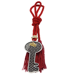 Διακοσμητικό γούρι κλειδί κρεμαστό σε μπορντό φούντα 