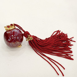 Διακοσμητικό γούρι 2026 ρόδι σε χρώμα μπορντό με μπορντό φούντα 