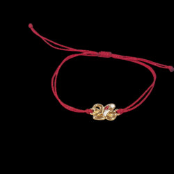 Βραχιόλι γούρι 2026 σε χρυσό χρώμα με κόκκινο σκουφάκι με κορδόνι σε  χρώμα μπορντό