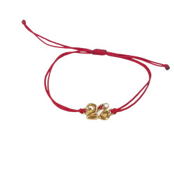 Βραχιόλι γούρι 2026 σε χρυσό χρώμα με σκουφάκι και κορδόνι σε χρώμα μπορντό