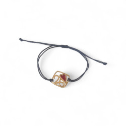 Βραχιόλι γούρι 2026 με καρδούλα σε χρώμα  χρυσό με μαύρο κορδόνι με αυξομείωση στο κούμπωμα