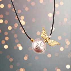 Κολιέ γούρι 2026 άγγελος δίχρωμο σε κορδόνι μαύρο  μακρύ με αυξομείωση