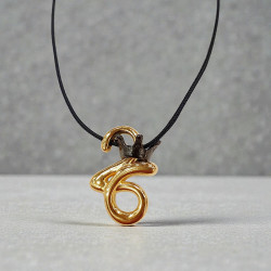 Κολιέ γούρι 2026 με κορώνα δίχρωμο σε κορδόνι  μαύρο  μακρύ με αυξομείωση