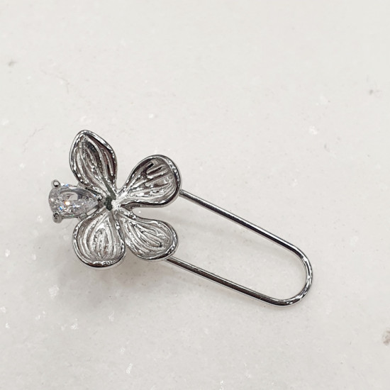 Καρφίτσα λουλούδι σε ασημένιο χρώμα από ατσάλι 316L με ζιργκόν 