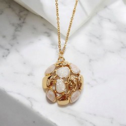 Κολιέ Αυγό από σμάλτολευκό και μπεζ  με μακριά αλυσίδα από ατσάλι 316L σε χρυσό