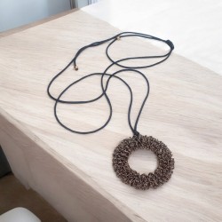 Κολιέ μακρύ κύκλος με μαύρο κορδόνι με αυξομείωση 