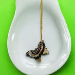 Κολιέ μακρύ με πεταλούδα από φυσικό γυαλί