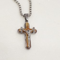 Κολιέ σταυρός με τον εσταυρωμένο ανδρικός από ατσάλι  316L σε ασημένιο χρώμα με χρυσές λεπτομέρειες 