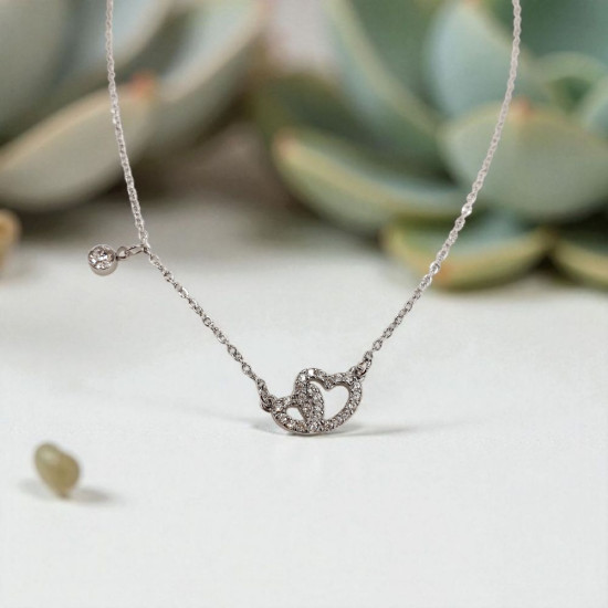 Κολιέ διπλής καρδιάς από λευκό ζιργκόν με ατσάλινη αλυσίδα σε ασημένιο χρώμα