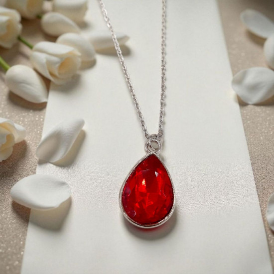 Κολιέ σταγόνα σε χρώμα κόκκινο με ατσάλινη αλυσίδα σε ασημένιο χρώμα 