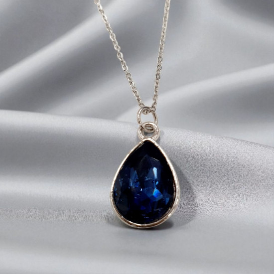 Κολιέ σταγόνα σε χρώμα μπλε με ατσάλινη αλυσίδα σε ασημένιο χρώμα 