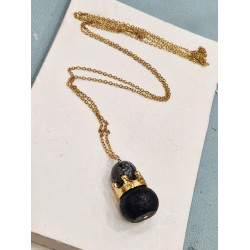 Κολιέ "crown black"  με λάβα μαύρη και οψειδιανό με χρυσή αλυσίδα από ατσάλι 316L