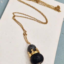 Κολιέ "crown black"  με λάβα μαύρη και οψειδιανό με χρυσή αλυσίδα από ατσάλι 316L