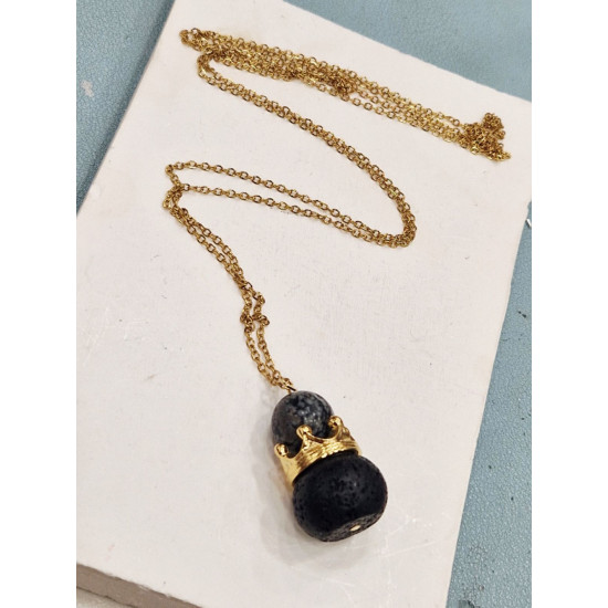 Κολιέ "crown black"  με λάβα μαύρη και οψειδιανό με χρυσή αλυσίδα από ατσάλι 316L