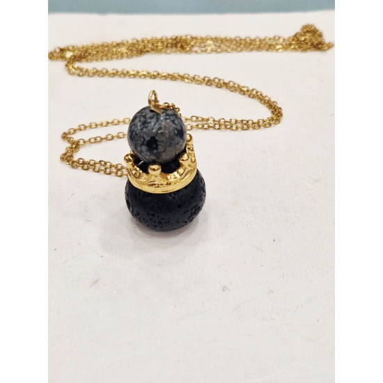 Κολιέ "crown black"  με λάβα μαύρη και οψειδιανό με χρυσή αλυσίδα από ατσάλι 316L