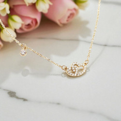 Κολιέ διπλής καρδιάς από λευκό ζιργκόν με ατσάλινη αλυσίδα σε χρυσό χρώμα 