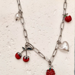 Κολιέ  "fruits" με charms  φράουλα, κεράσι, μήλο, πέρλα και καρδιά από ανοξείδωτο ατσάλι L316 σε χρώμα ασημένιο