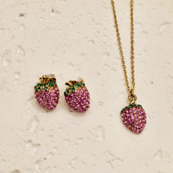 Σετ " brighter strawberry  gold" κολιέ και σκουλαρίκια φράουλα  σε  ροζ χρώμα από ατσάλι L316 σε χρυσό χρώμα