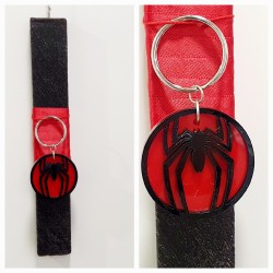 Λαμπάδα αρωματική με δώρο μπρελόκ Spiderman