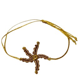 Βραχιόλι μακραμέ αστερίας σε χρώμα της άμμου με χρυσό κορδόνι