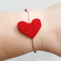Βραχιόλι μακραμέ Hearts σε χρώμα κόκκινο