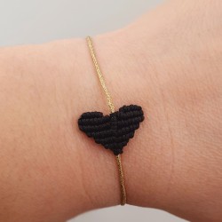 Βραχιόλι μακραμέ mini Hearts σε χρώμα μαύρο