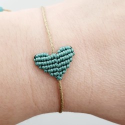 Βραχιόλι μακραμέ mini Hearts σε χρώμα μέντα