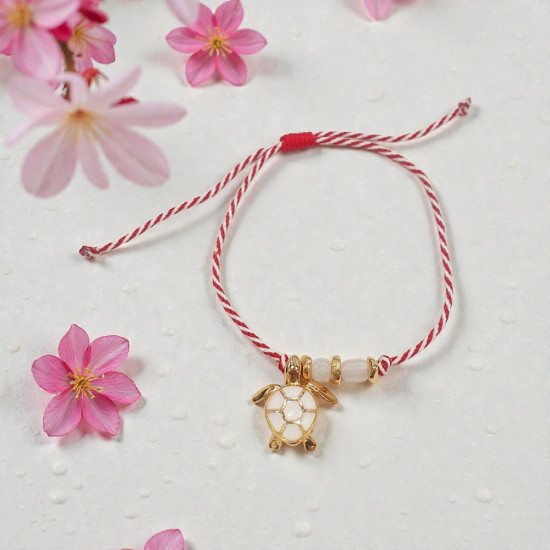 Βραχιόλι Μάρτης χελώνα σε χρώμα λευκό  και αυξομείωση στο κούμπωμα 