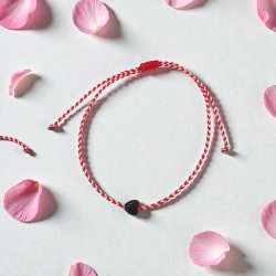 Βραχιόλι Μάρτης με καρδιά μαύρη και αυξομείωση στο κούμπωμα 