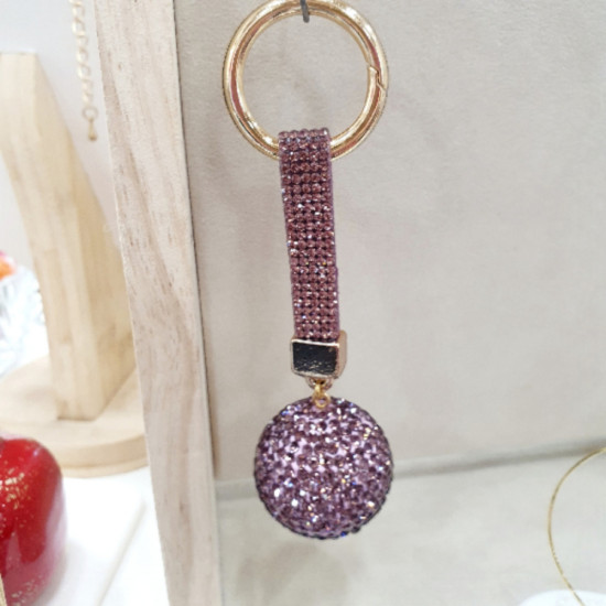 Μπρελόκ μπάλα σε σάπιο μήλο