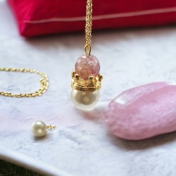 Κολιέ Χειροποίητο μακρύ κορώνα χρυσή με πέρλα και πολύτιμο λίθο αχάτη ροζ και αλυσίδα από ατσάλι L316