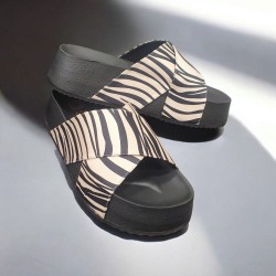 Πέδιλο Pool Fussbett δερμάτινο δερμάτινο χρώμα zebra χιαστί νούμερο 39