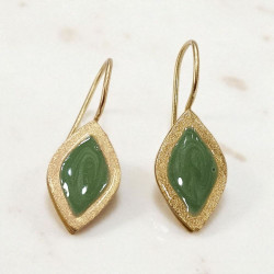 Σκουλαρίκια κρεμαστά ρόμβος με σμάλτο στο χρώμα της ελιάς