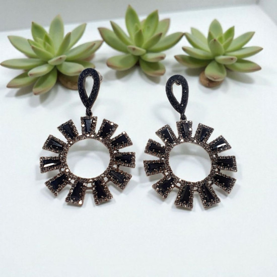 Σκουλαρίκια μακριά με κρύσταλλο μαύρο από ατσάλι