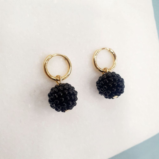 Σκουλαρίκια με μαύρες μπάλες με κρικάκι σε χρυσό χρώμα από ατσάλι 316L