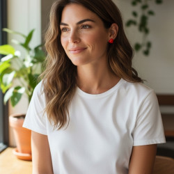 Σκουλαρίκια καρδιές κόκκινες πάνω στο αυτί 