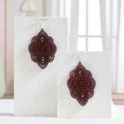 Σκουλαρίκια ξύλινα με δαντέλα 