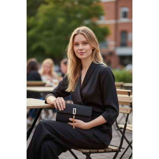 Τσαντάκι φάκελος μαύρο σατέν με λεπτομέρεια χρυσή και αλυσιδάκι