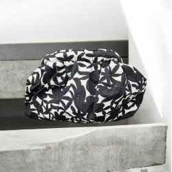Τσάντα clutch ψάθα με μοτίφ σε ασπρόμαυρες αποχρώσεις και αλυσίδα