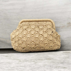 Τσάντα clutch από ψάθα μπεζ με αλυσίδα 