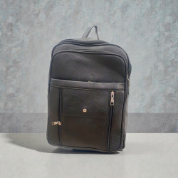 Τσάντα πλάτης  σε χρώμα μαύρο με πολλές θέσεις