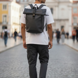 Τσάντα πλάτης σε μαύρο χρώμα με πολλές θέσεις N. 06023