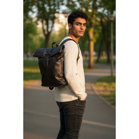 Τσάντα πλάτης σε μαύρο χρώμα με πολλές θέσεις N. 06025