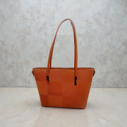 Τσάντα ώμου σε ταμπά χρώμα με πολλές θέσεις 