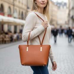 Τσάντα ώμου σε ταμπά χρώμα με πολλές θέσεις 