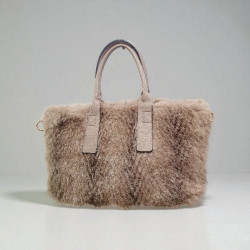 Τσάντα ώμου από γούνα γκρι με δερμάτινες λεπτομέρειες 