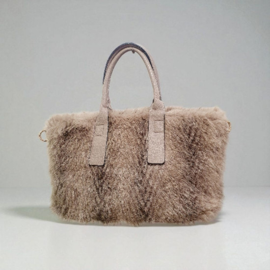 Τσάντα ώμου από γούνα γκρι με δερμάτινες λεπτομέρειες 