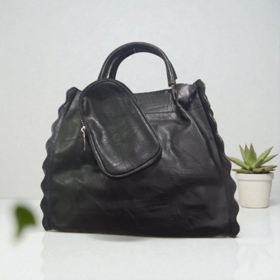 Τσάντα ώμου μαύρη από δερματίνη